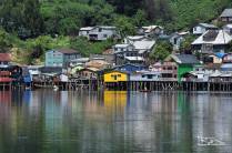 Casas construídas sobre palafitas em Castro, o principal cartão postal da capital e maior cidade da ilha de Chiloé, no sul do Chile
